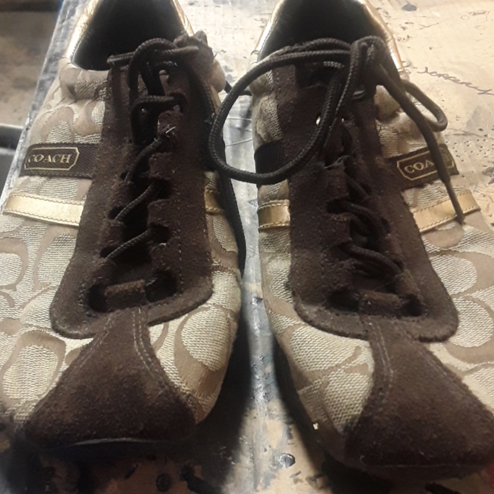 Womens coach tennis shoes 7 1.2